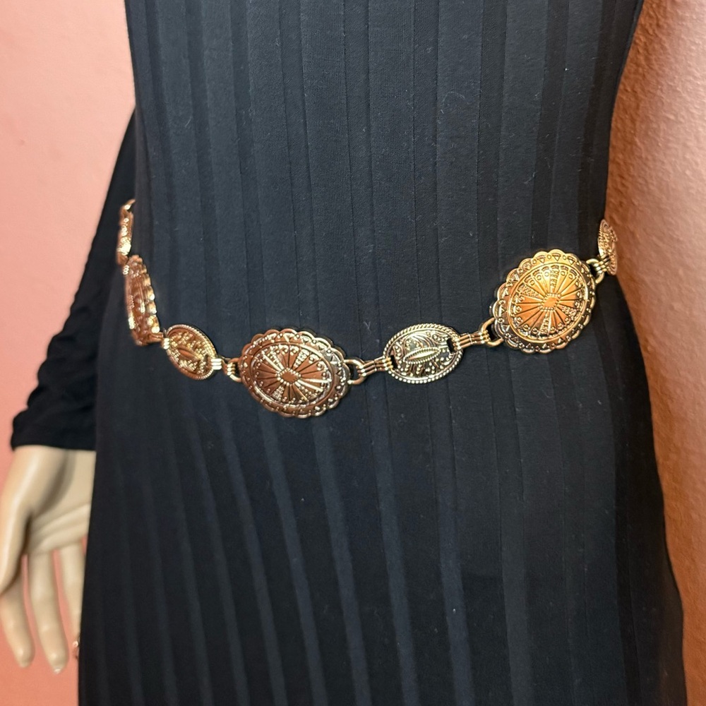 Windsor Gold Medallion Chain Belt | Vintage-Inspired Statement Waist Belt NWT